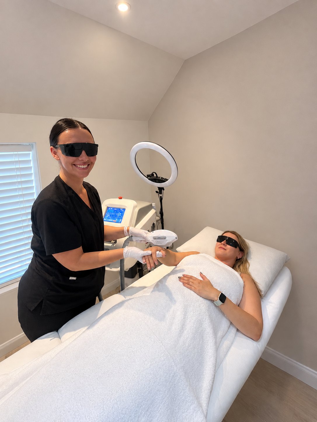 Leya treating a client's underarm with IPL in the clinic