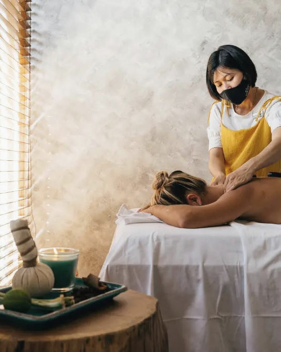 Lymphatic drainage treatment in a calm clinic setting